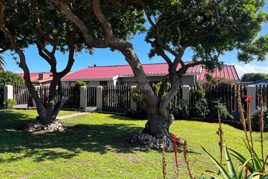 6 Bedroom Property for Sale in Hartenbos Central Western Cape